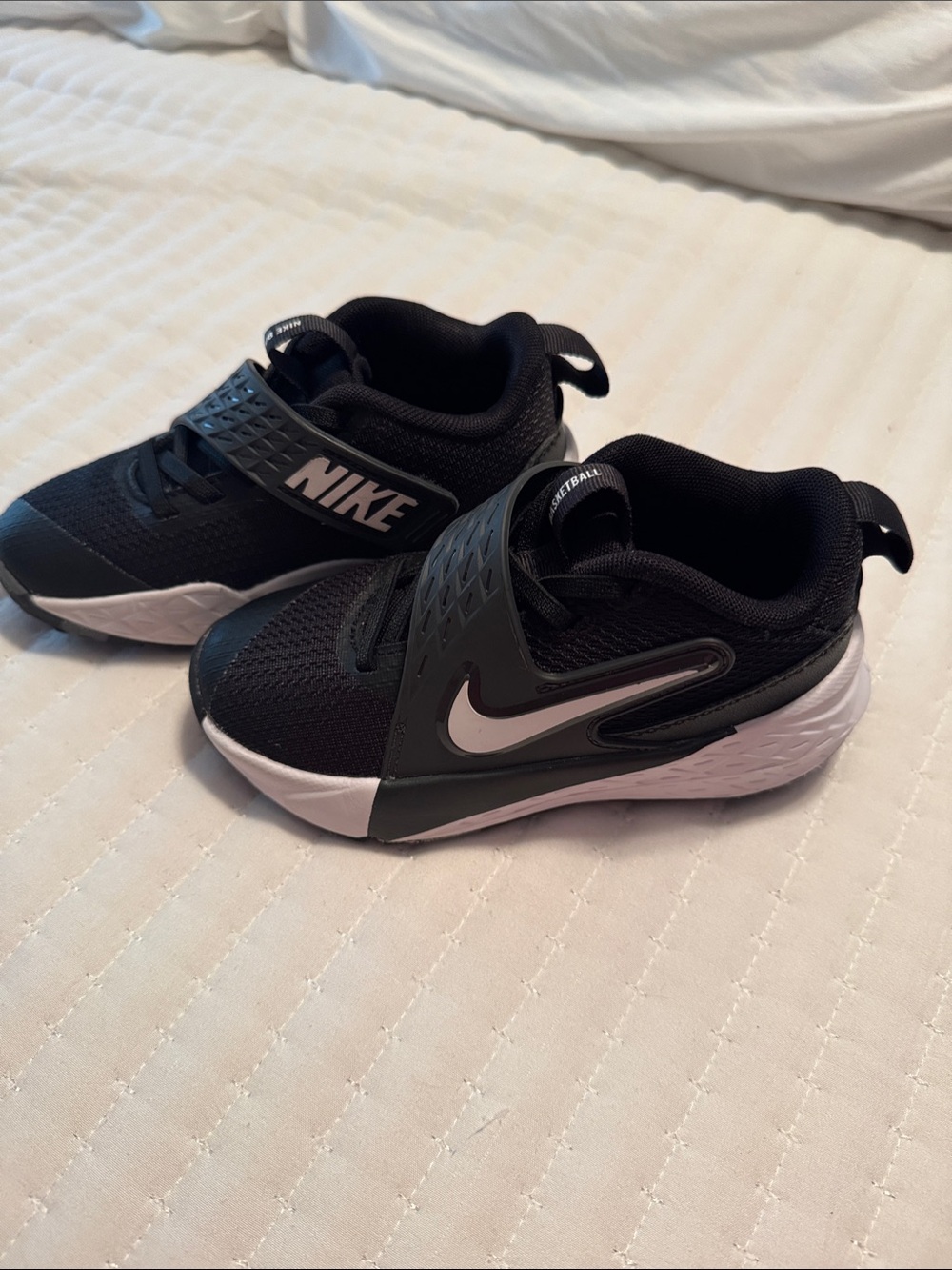 Nike Kids Black & White Hook-and-Loop Athletic Sneakers size 11C like new